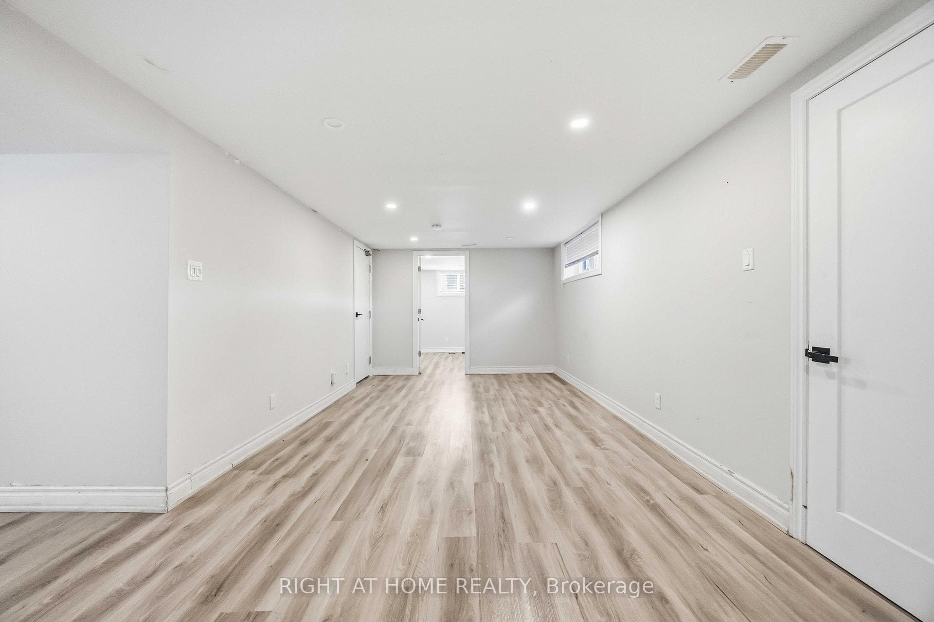 1 Mozart Avenue photo 27