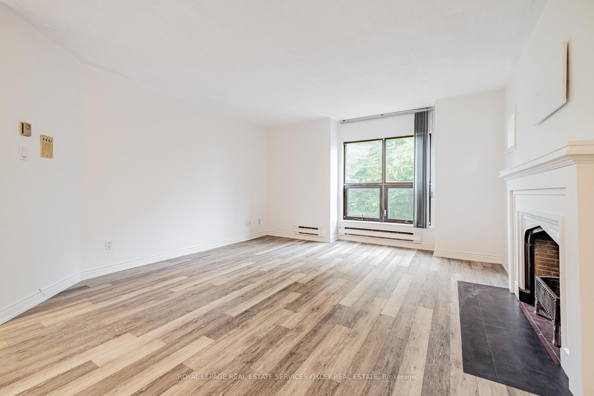 31 Glebe Road Unit 4 photo 3