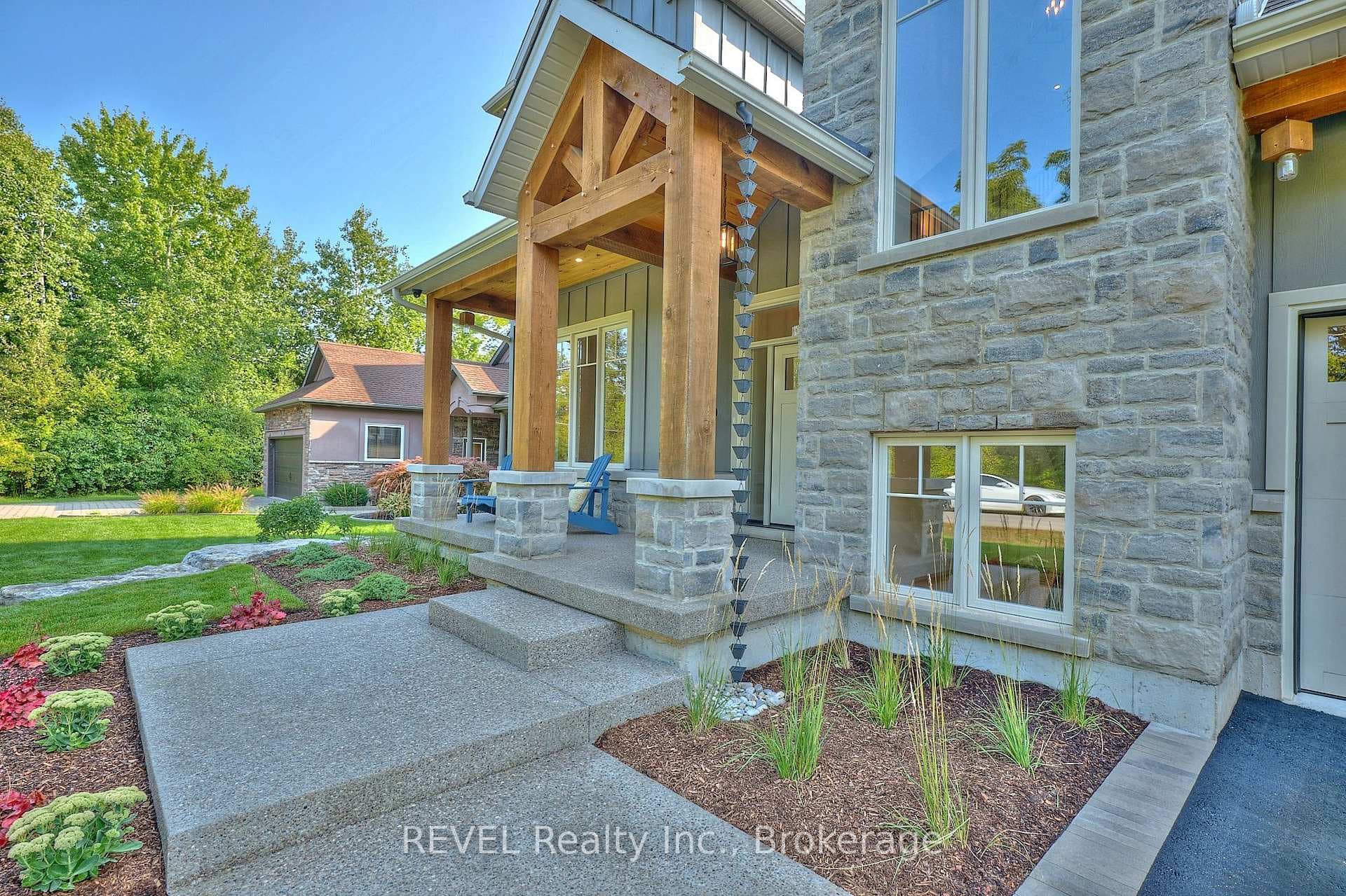 Landscaped walkway