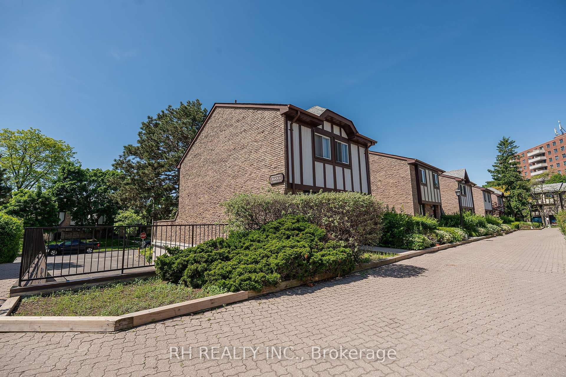 100 Burrows Hall Boulevard Unit 7 photo 35