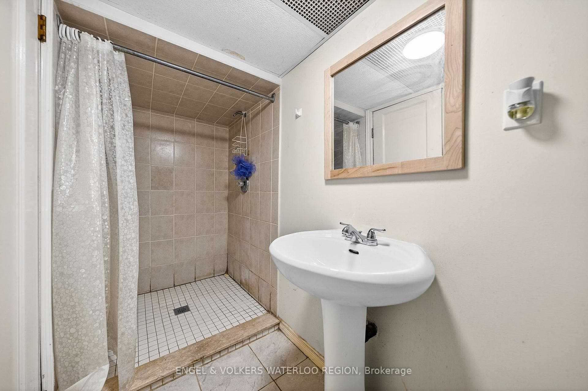 220 Clark Avenue photo 33