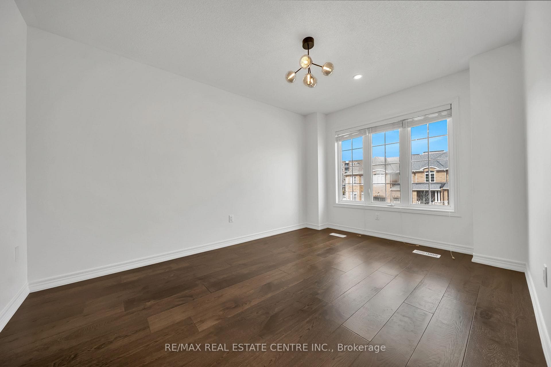 8 Munch Place photo 38