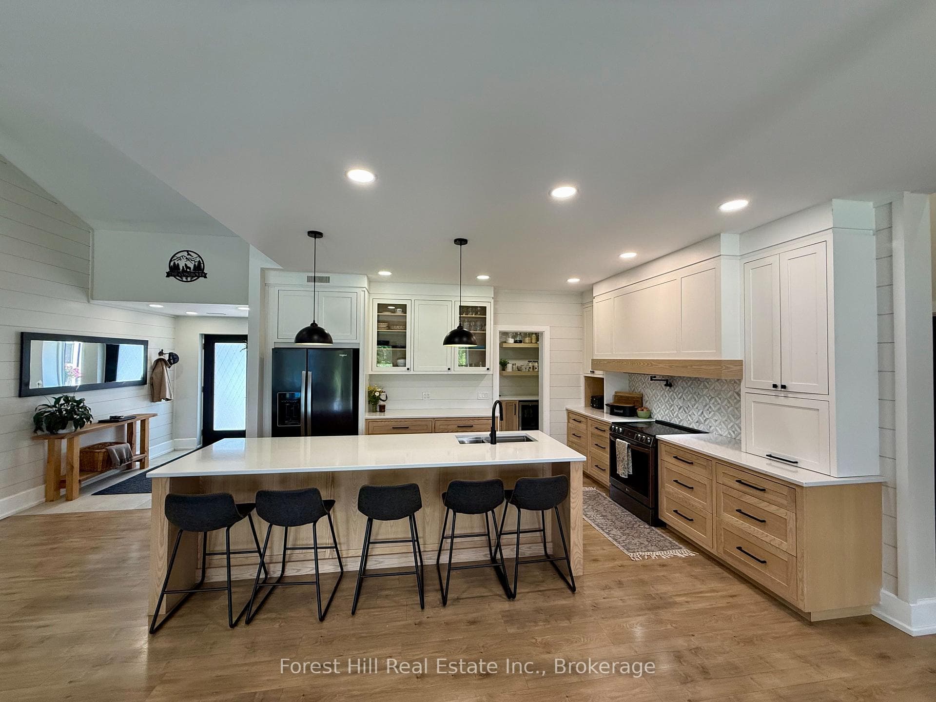 107 Hunt Line photo 9