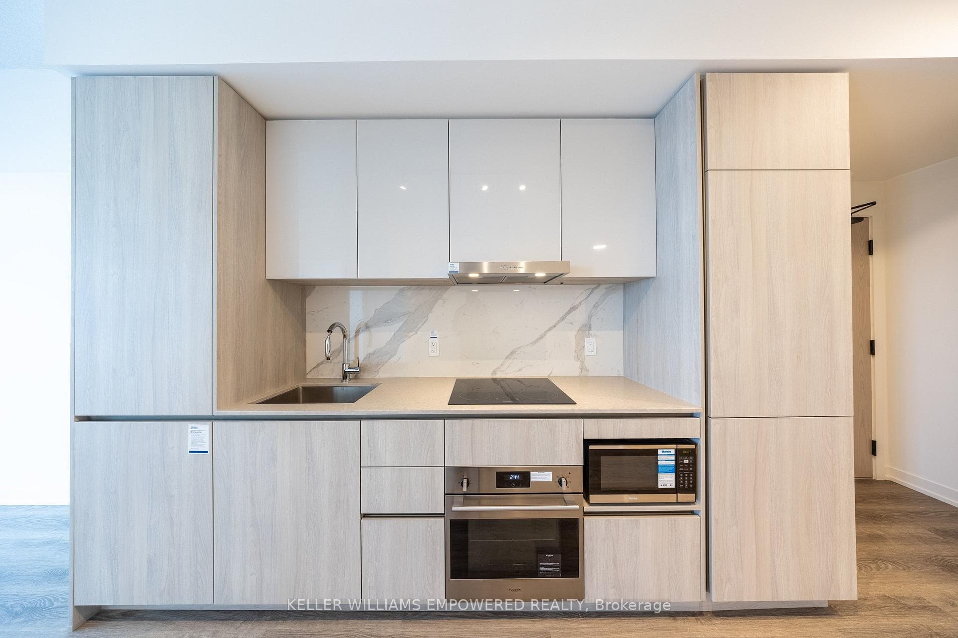 8 Interchange Way Unit 5701 photo 7
