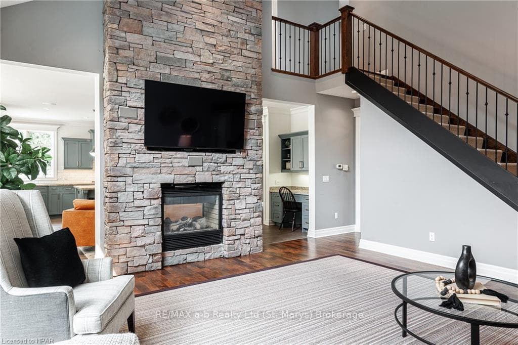 30 TRILLIUM Crescent photo 8