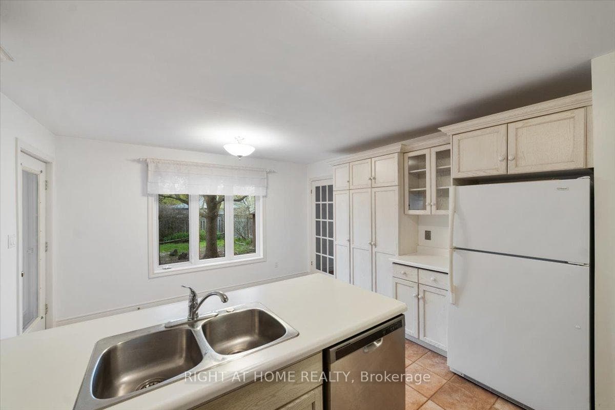 76 Kortright Road photo 16