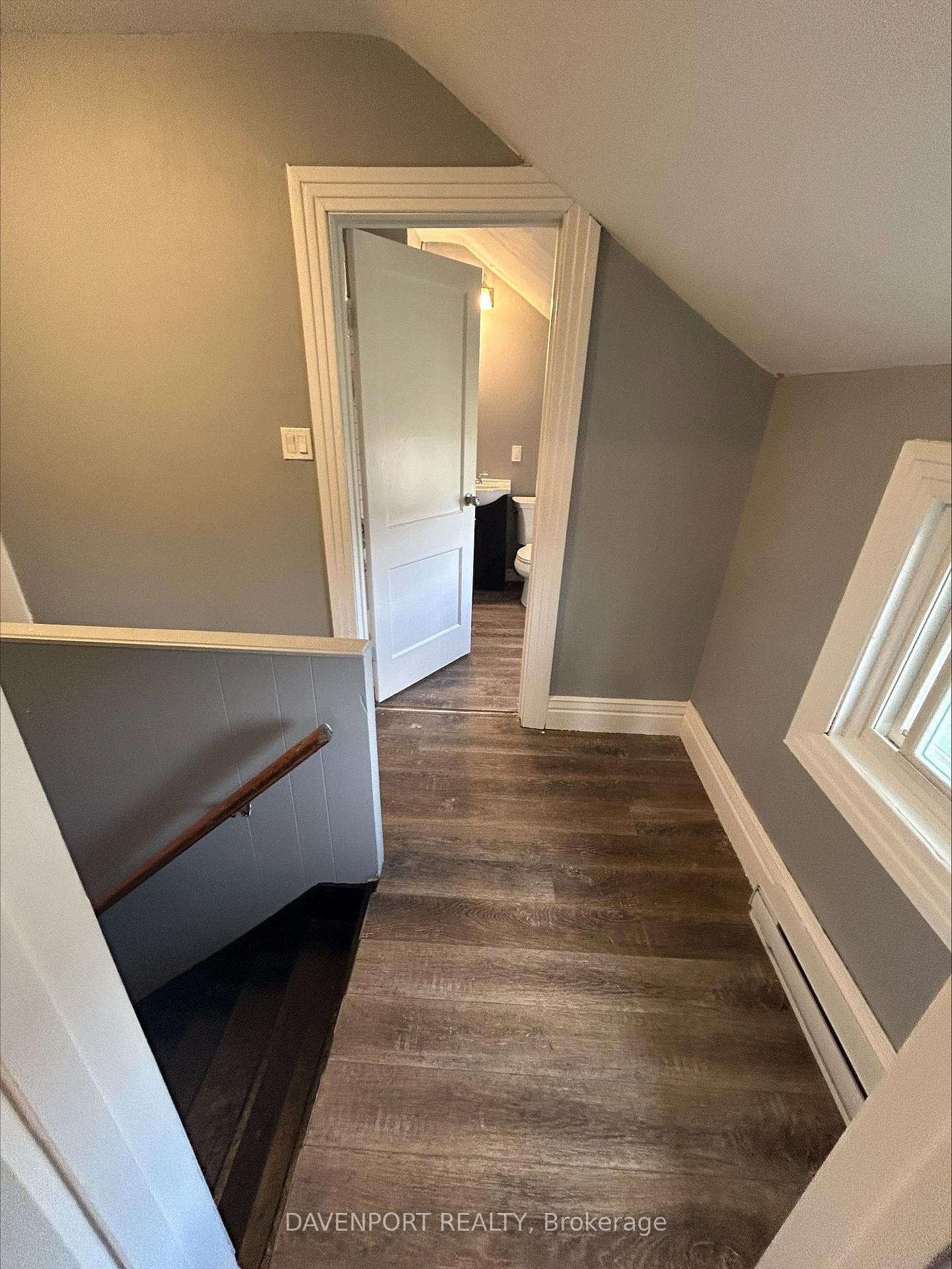 583 Canterbury Street photo 25