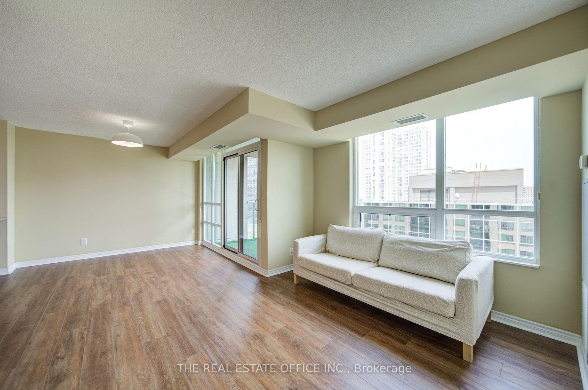 208 Enfield Place Unit 1502 photo 12