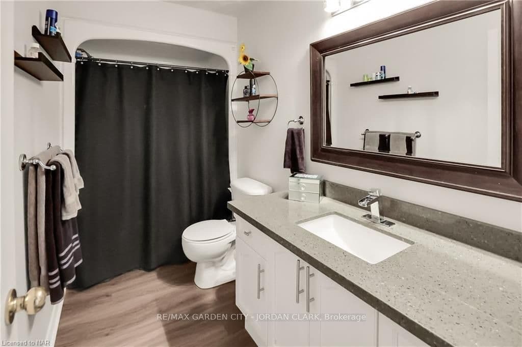 274 REGATTA Drive photo 21