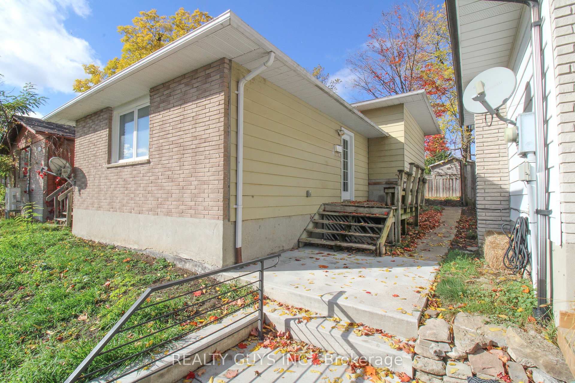 290 Mcfarlane Street photo 2