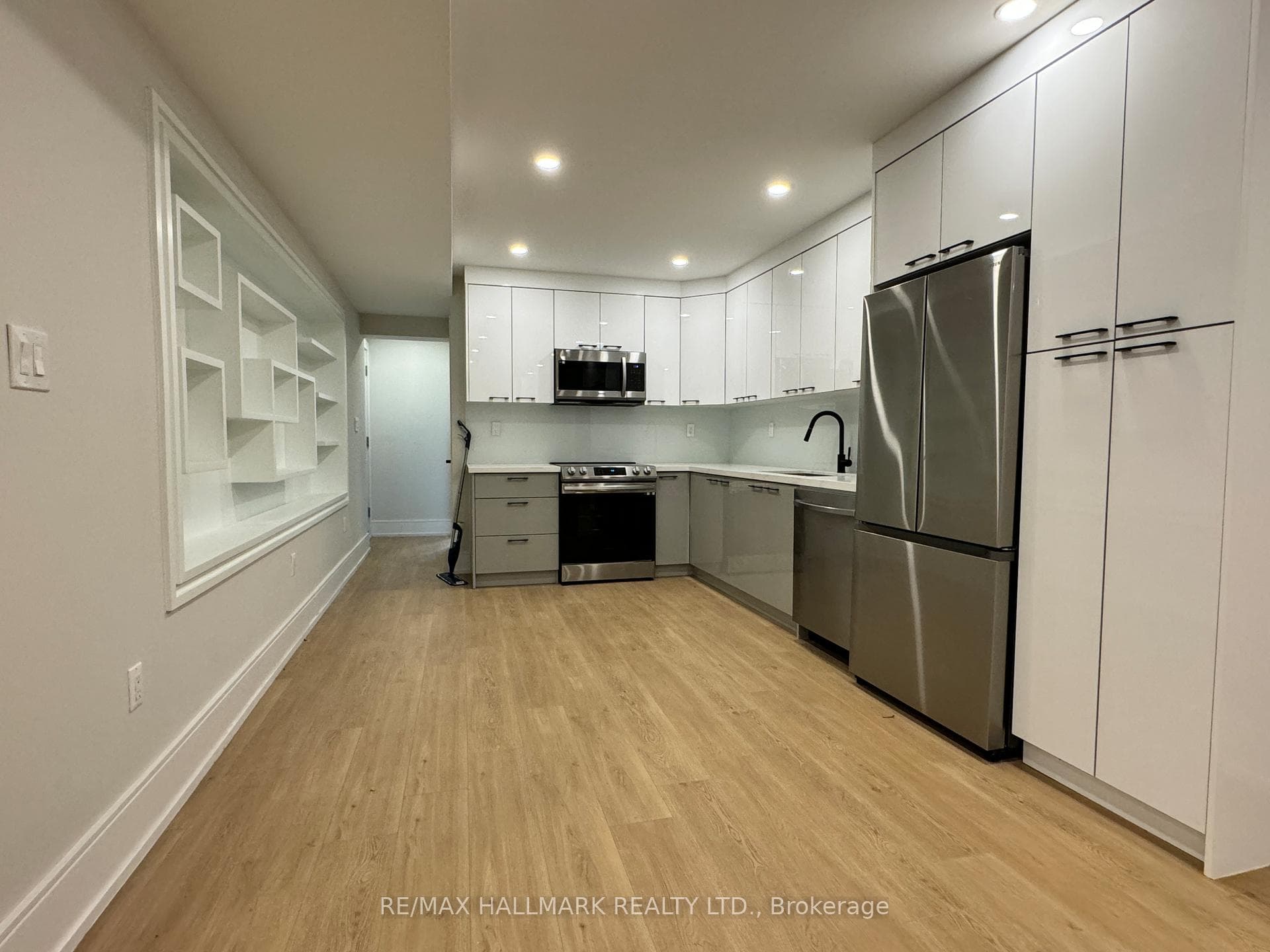116 Bellevue Avenue Unit Main photo 2