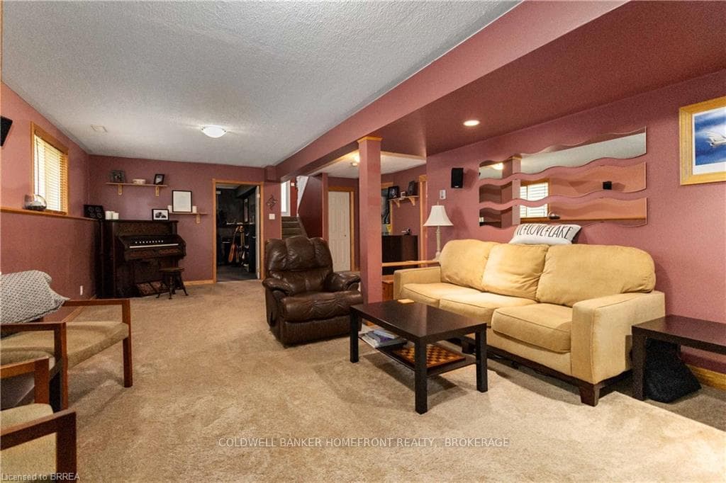 57 DONEGAL Drive photo 12