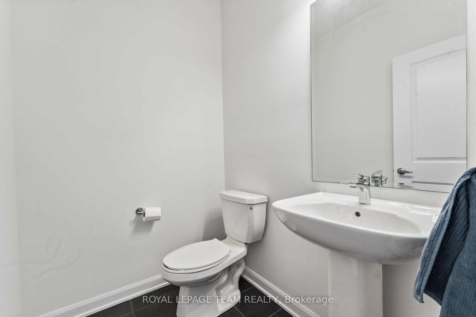 141 Maynooth Court photo 16