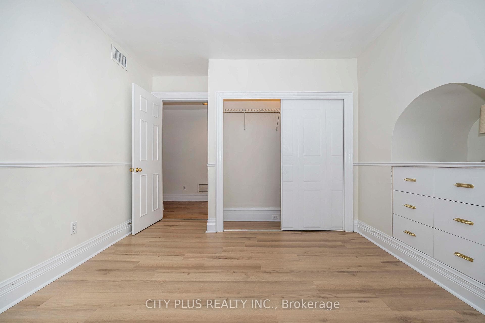 88 Lowther Avenue Unit 102 photo 10