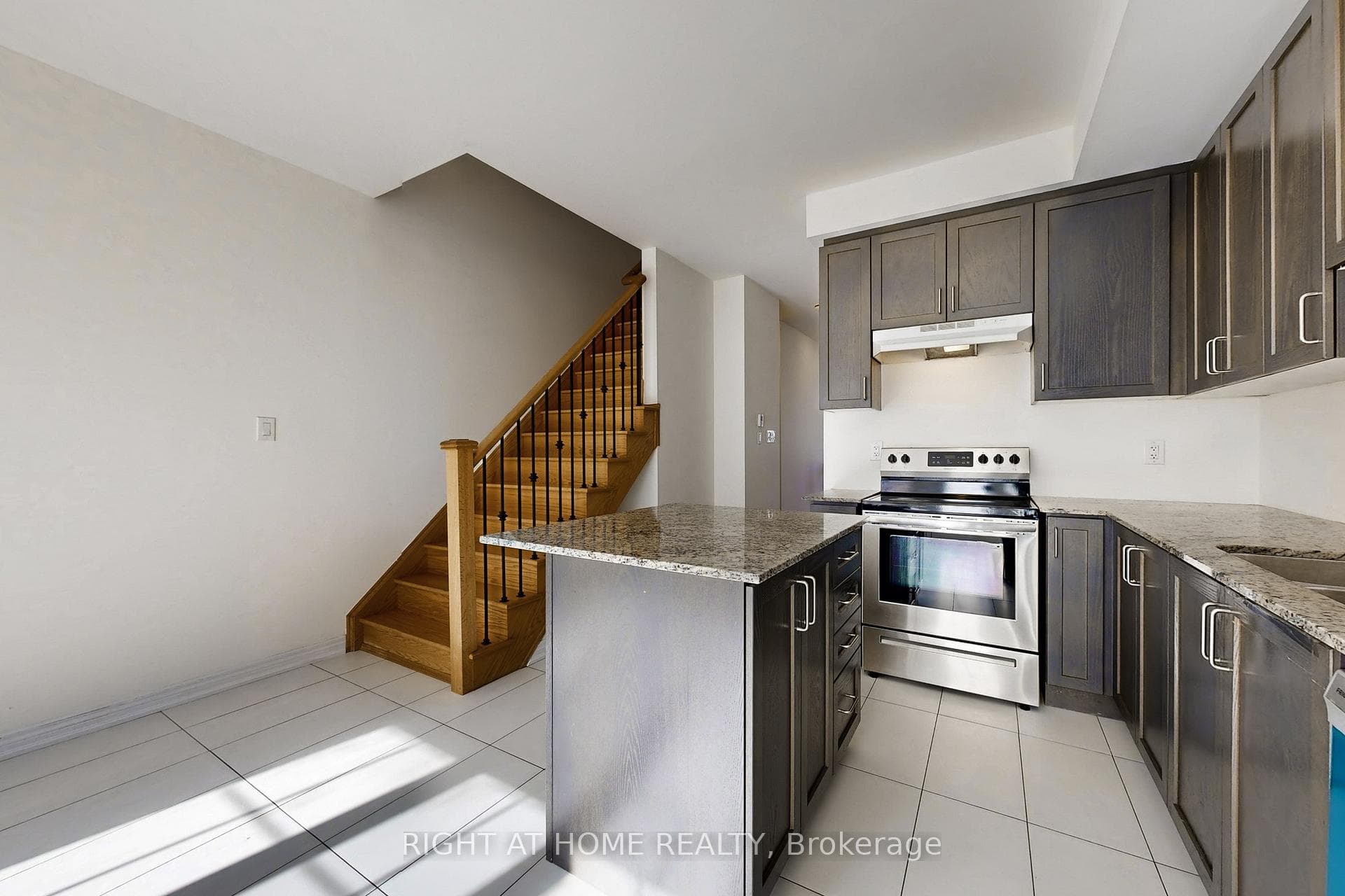 553 White's Hill Avenue photo 7