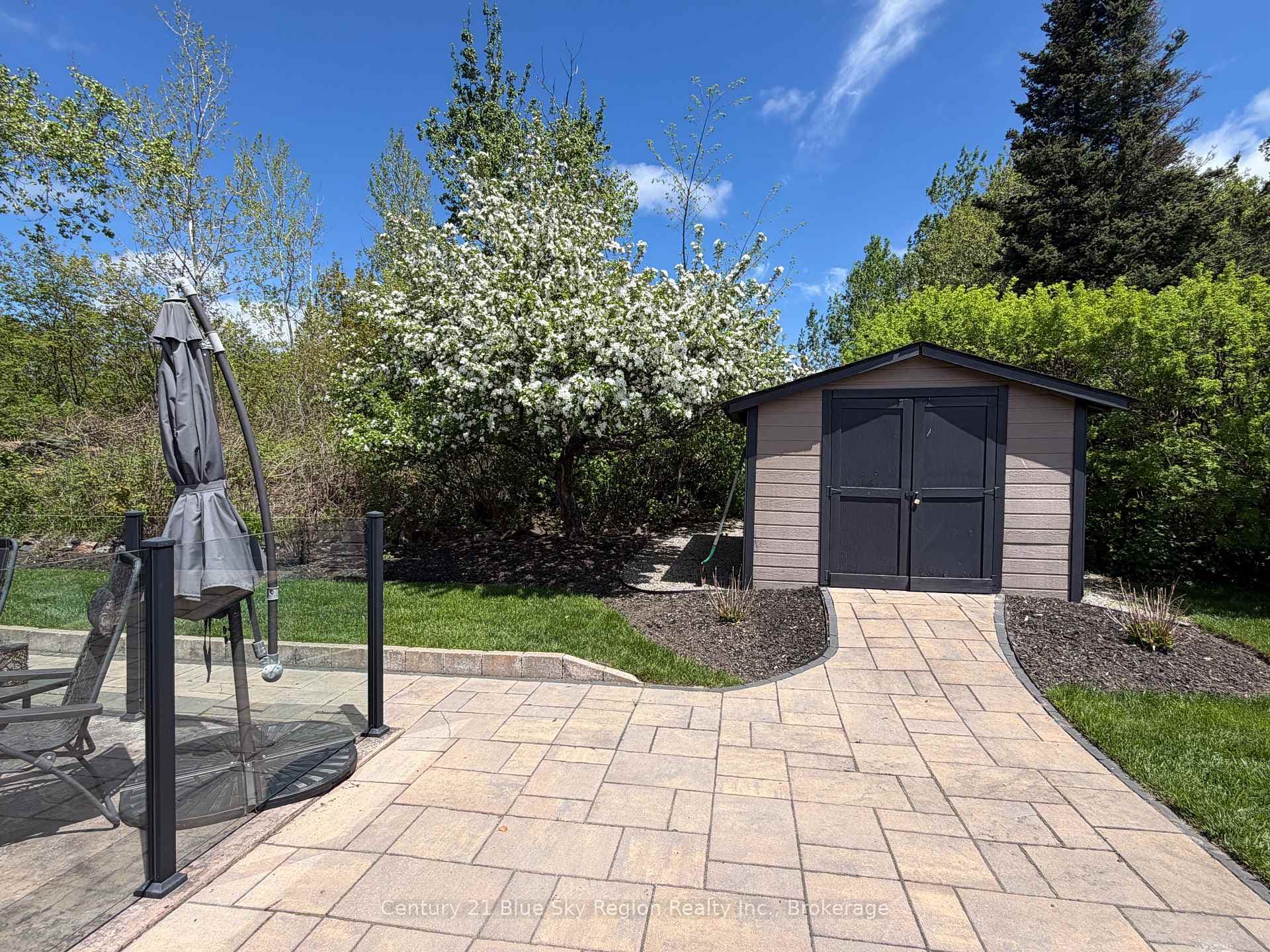 790 LAURENTIAN Avenue photo 35