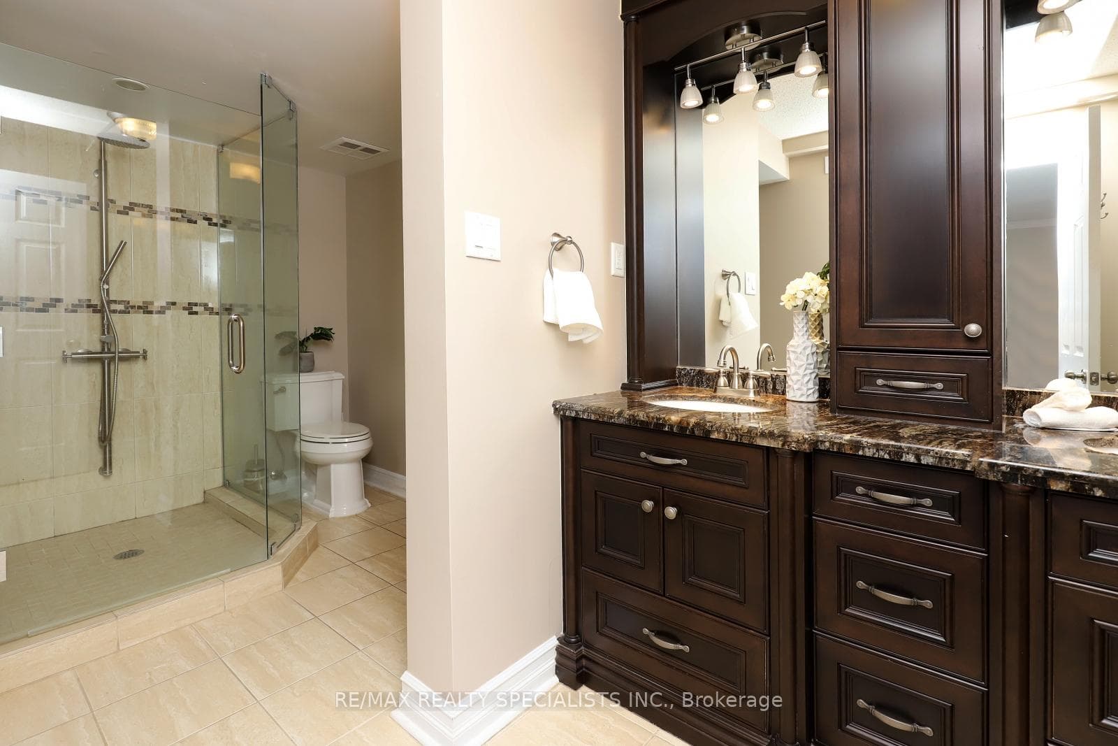 3650 Kaneff Crescent Unit 2407 photo 29