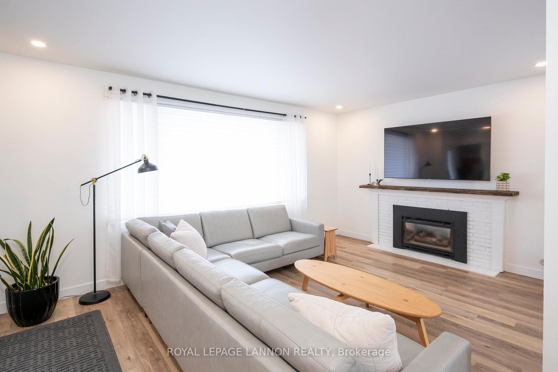 381 RIVER Street photo 16