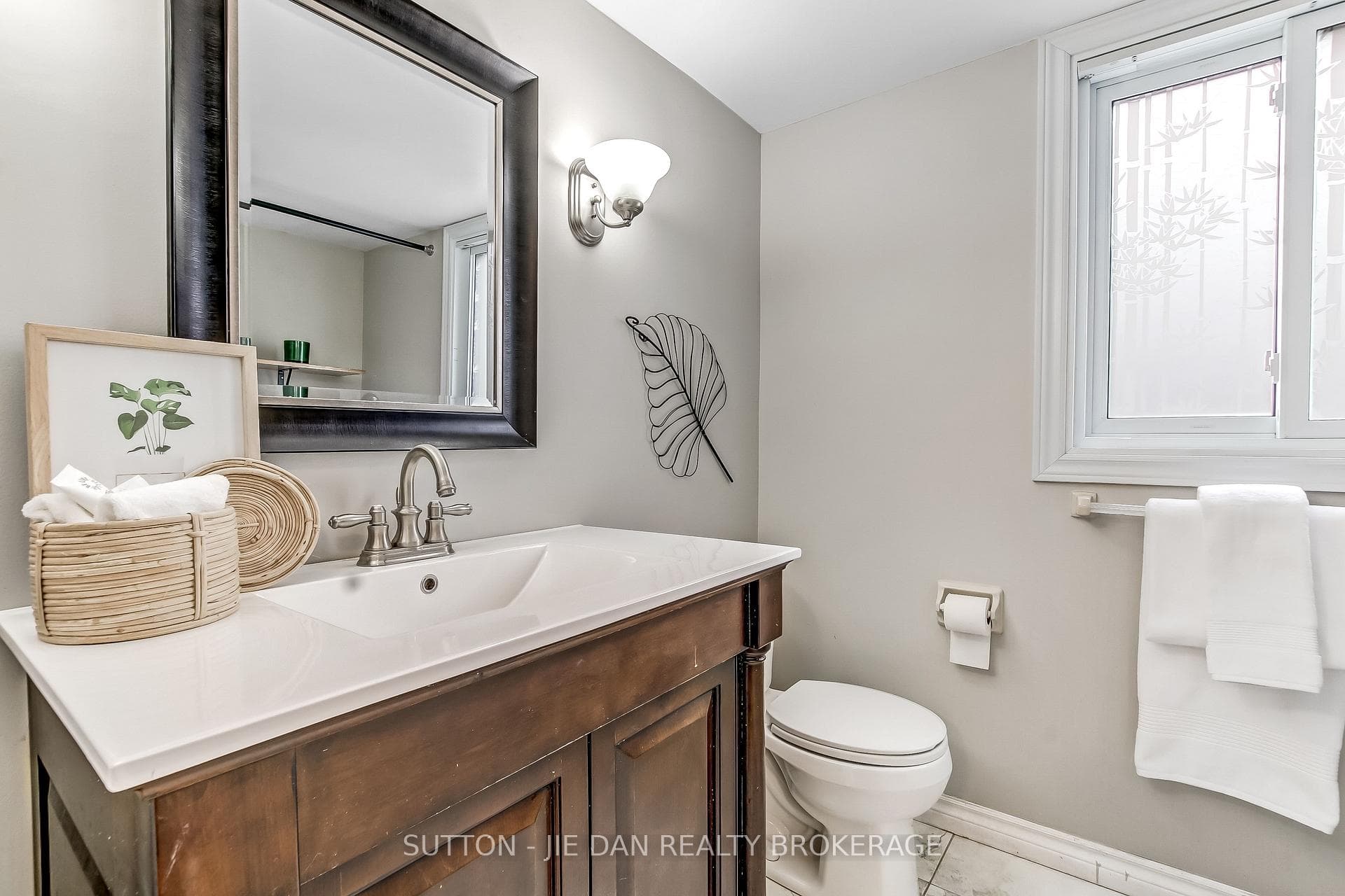 683 WINDERMERE Road Unit 30 photo 15