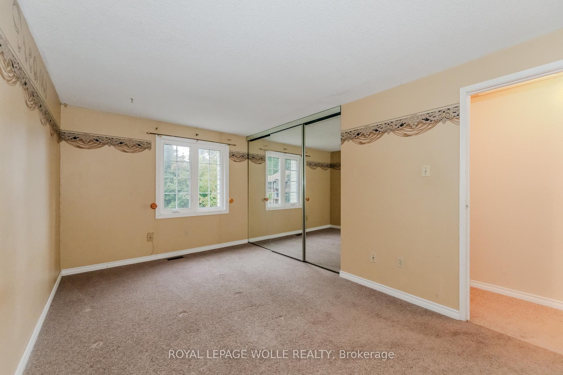 250 Kingswood Drive Unit 1 photo 26