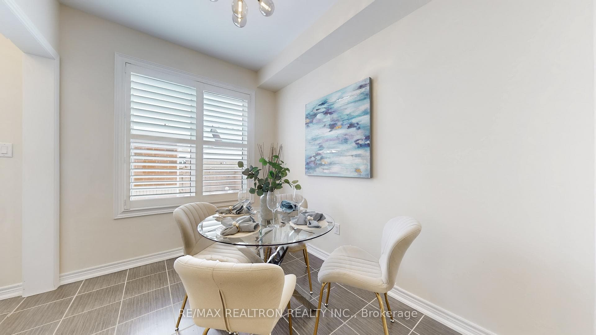 61 Lawrence Pilkington Avenue photo 17
