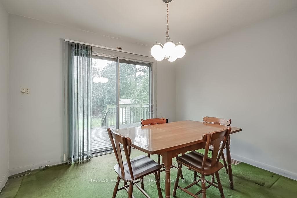 531 Lorne Street photo 9