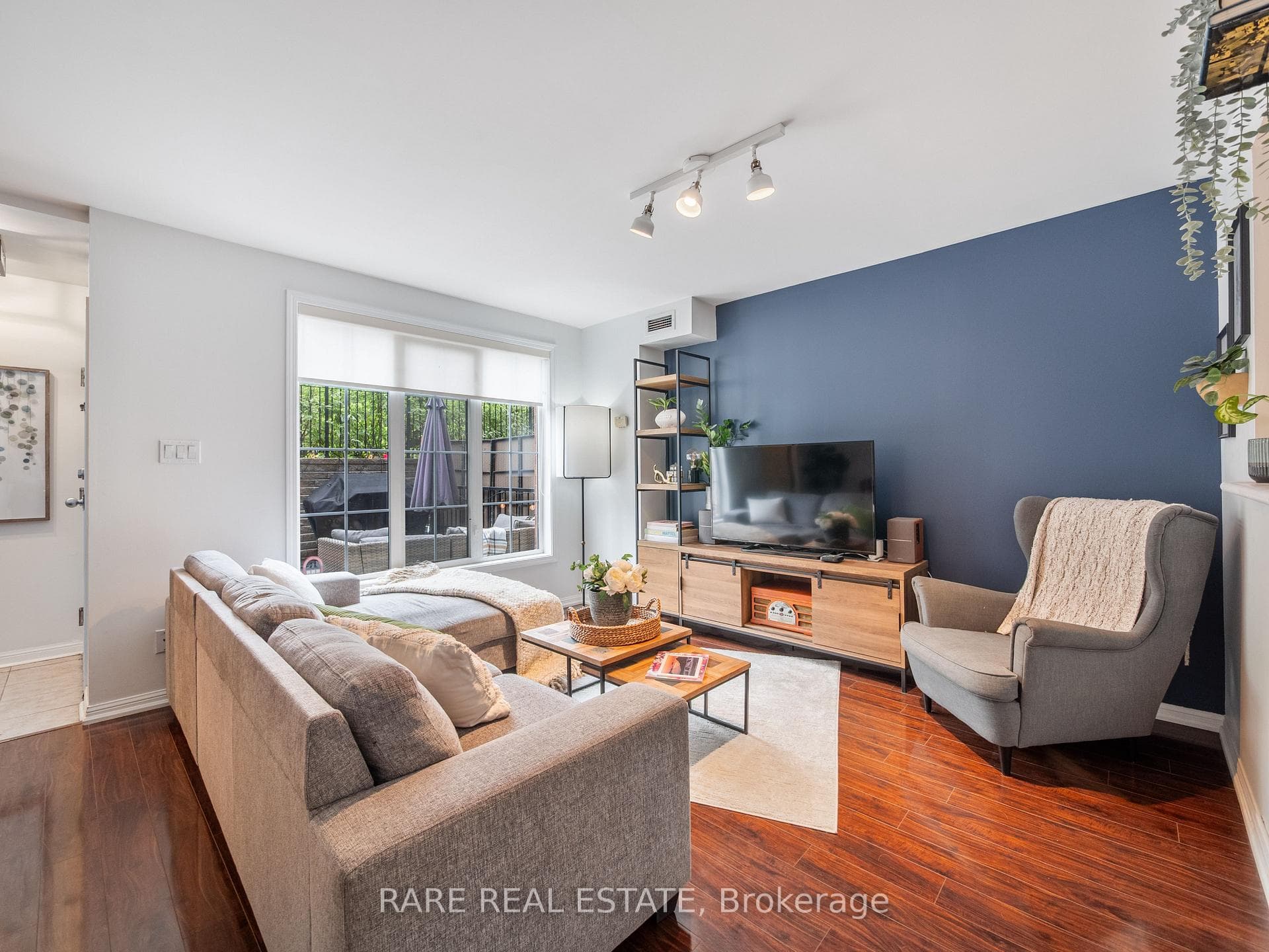 60 Douro Street Unit 106 photo 3