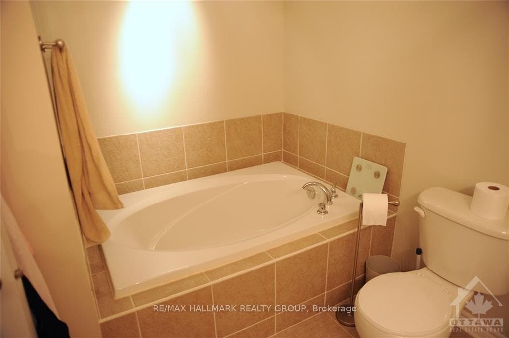 488 GREY SEAL Circle photo 15