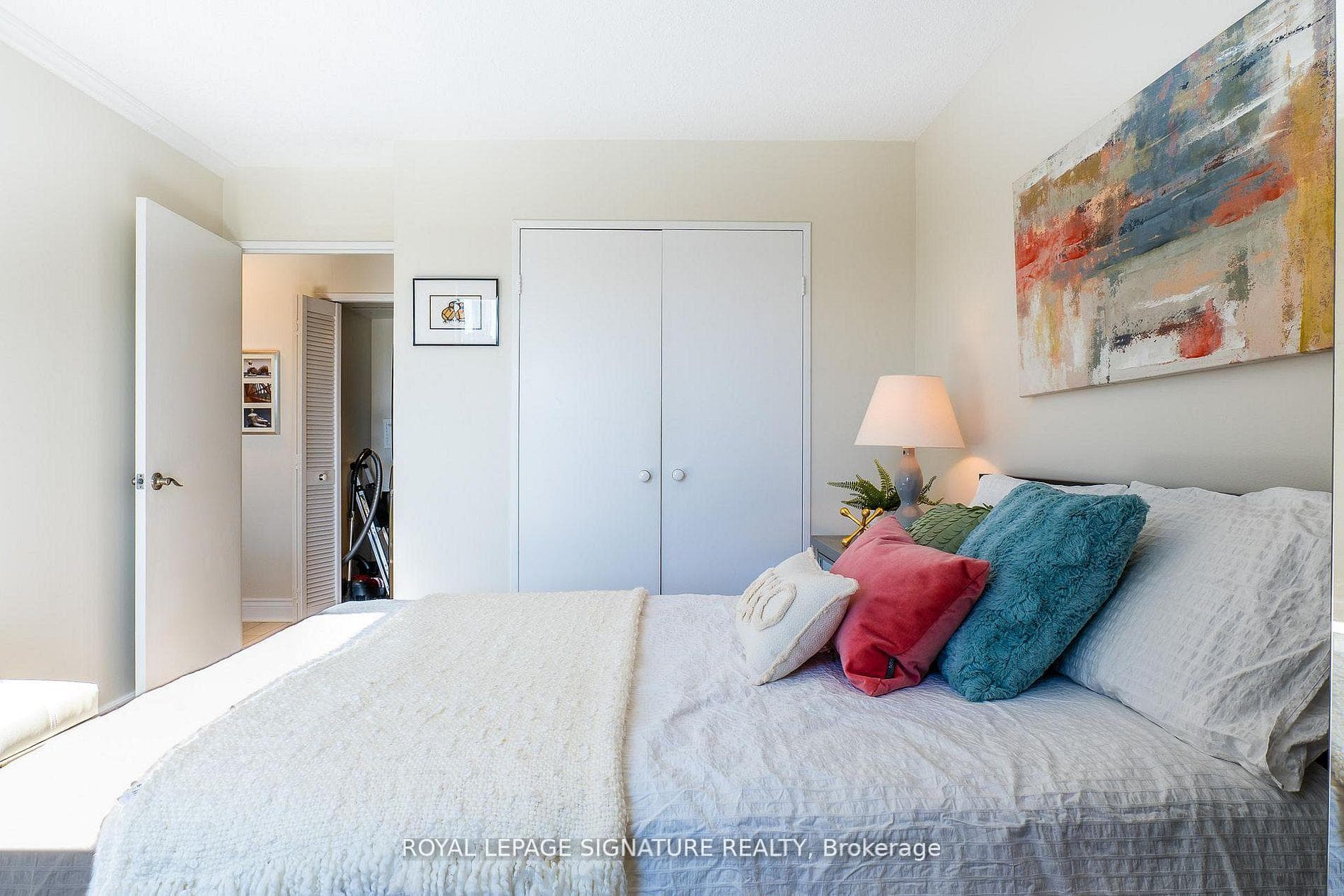 30 Fashion Roseway N/A Unit 404 photo 24