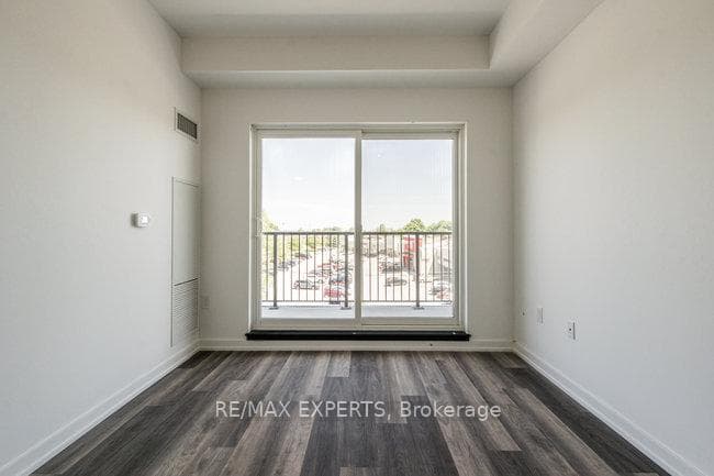 430 Essa Road Unit 318 photo 14