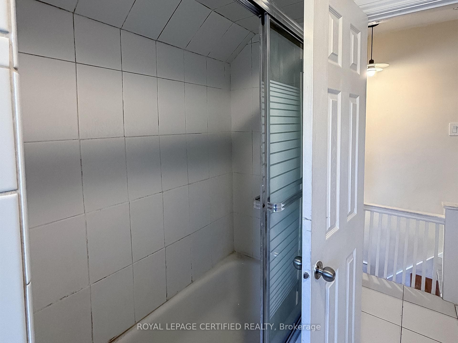 148 Belgravia Avenue Unit Upper photo 7