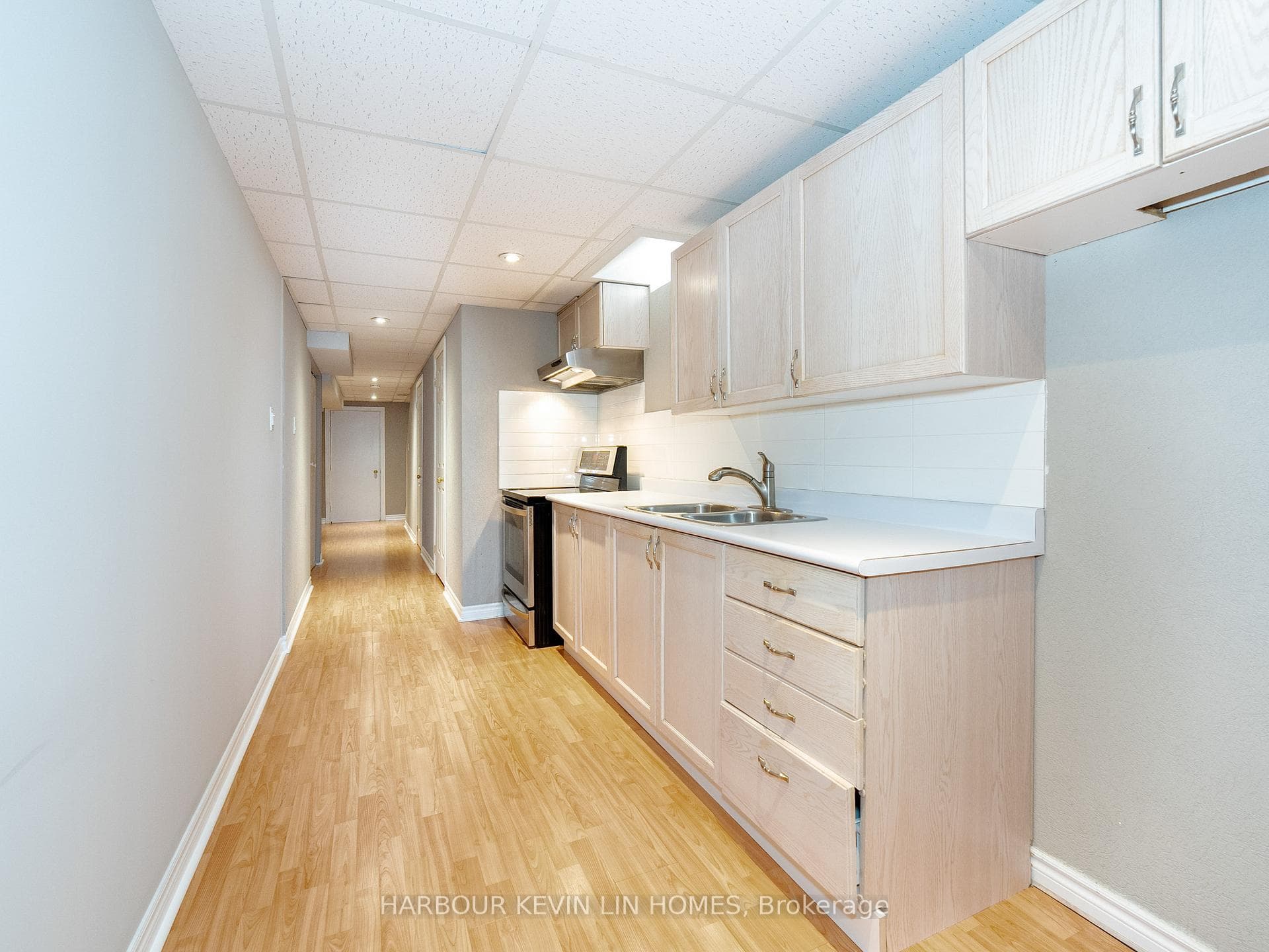 106 Blackthorn Drive photo 43