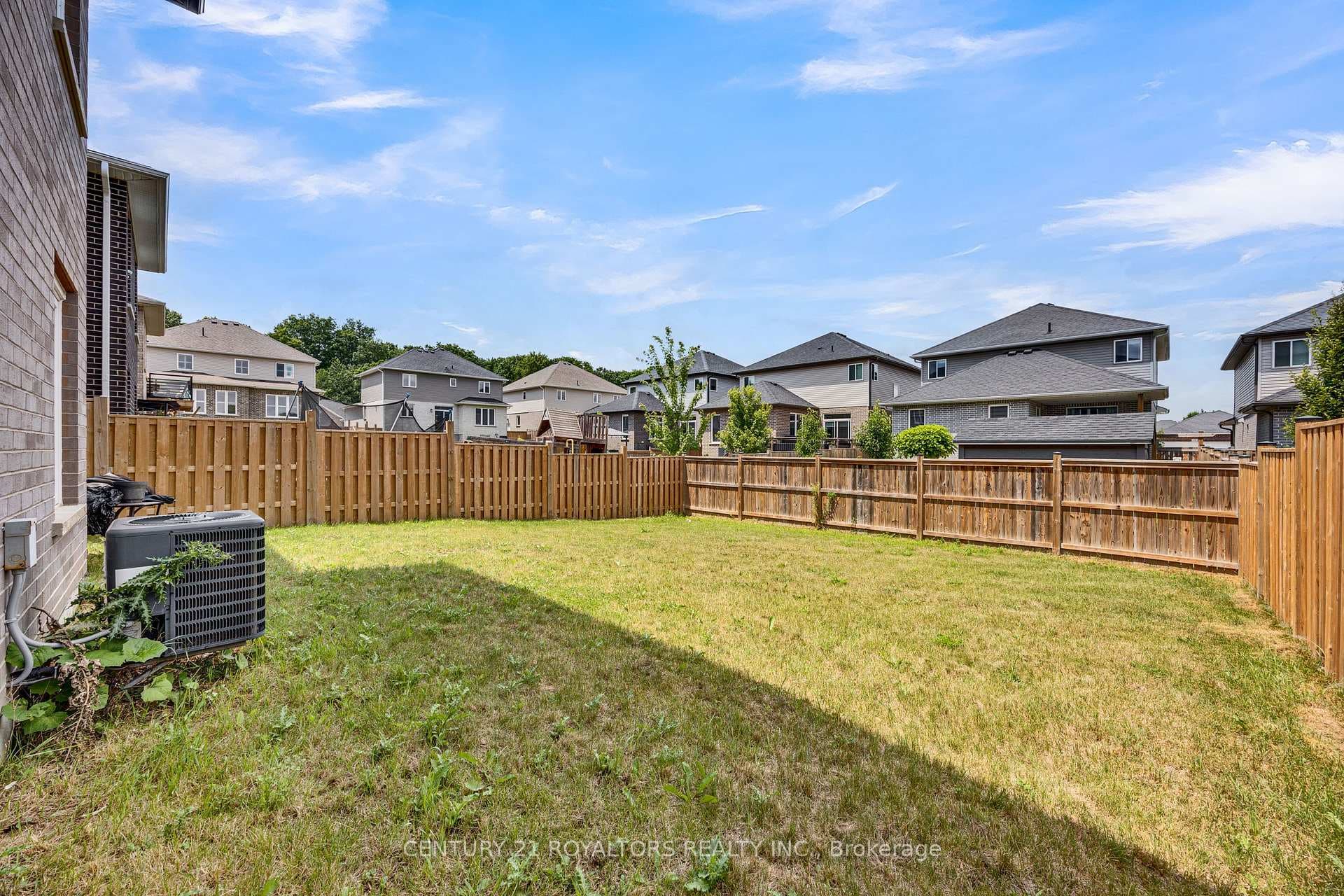 6 Sutherland Crescent photo 40