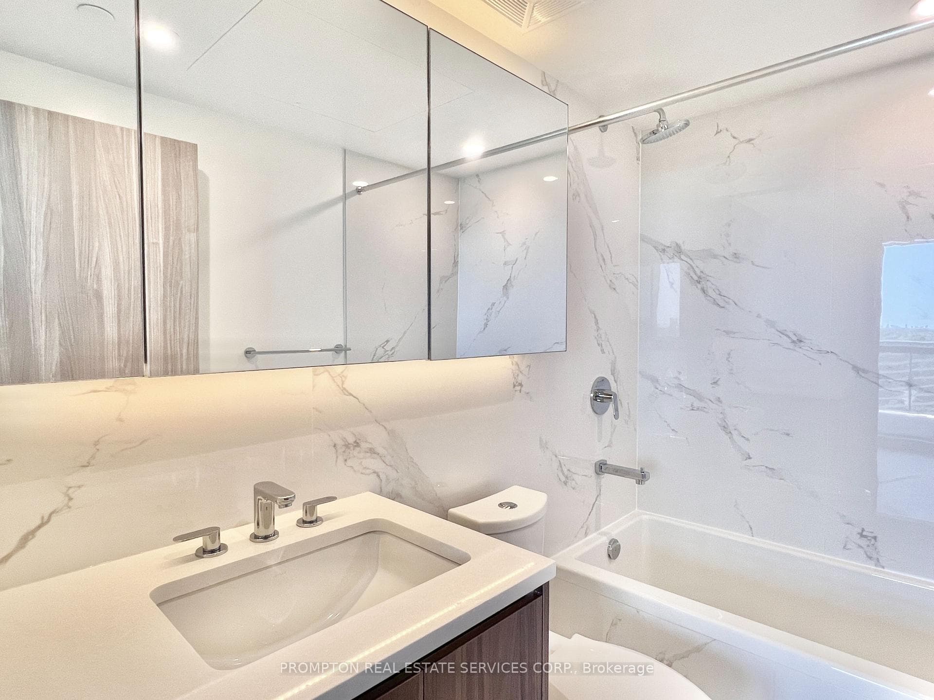 25 McMahon Drive Unit 1802 photo 19