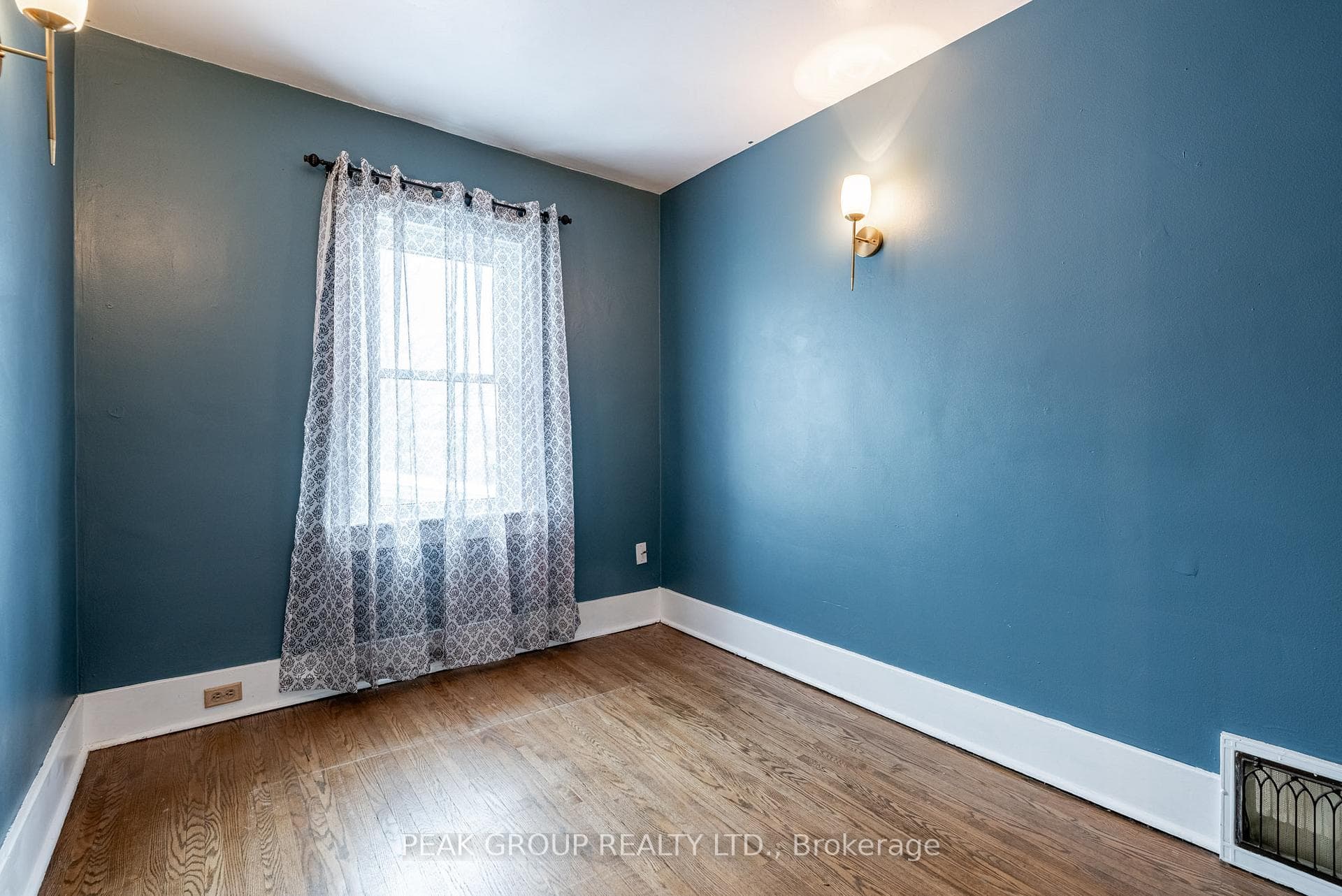 bedroom has been re painted to white.
