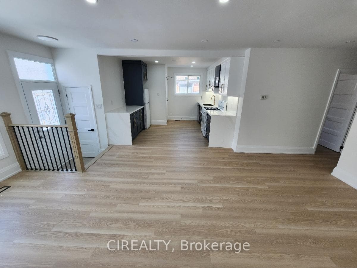 31 Bailey Crescent Unit Main photo 6
