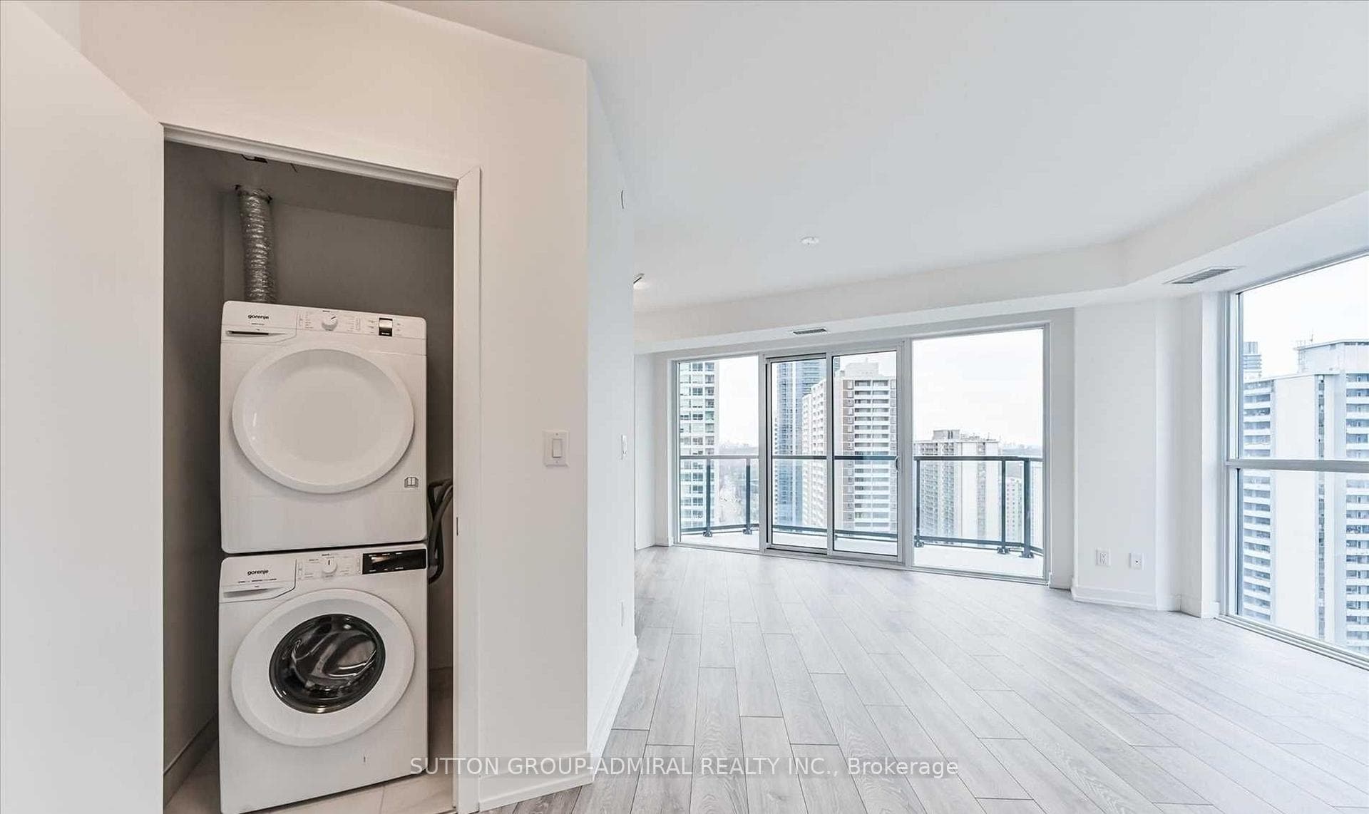 159 Wellesley Street Unit 1703 photo 11