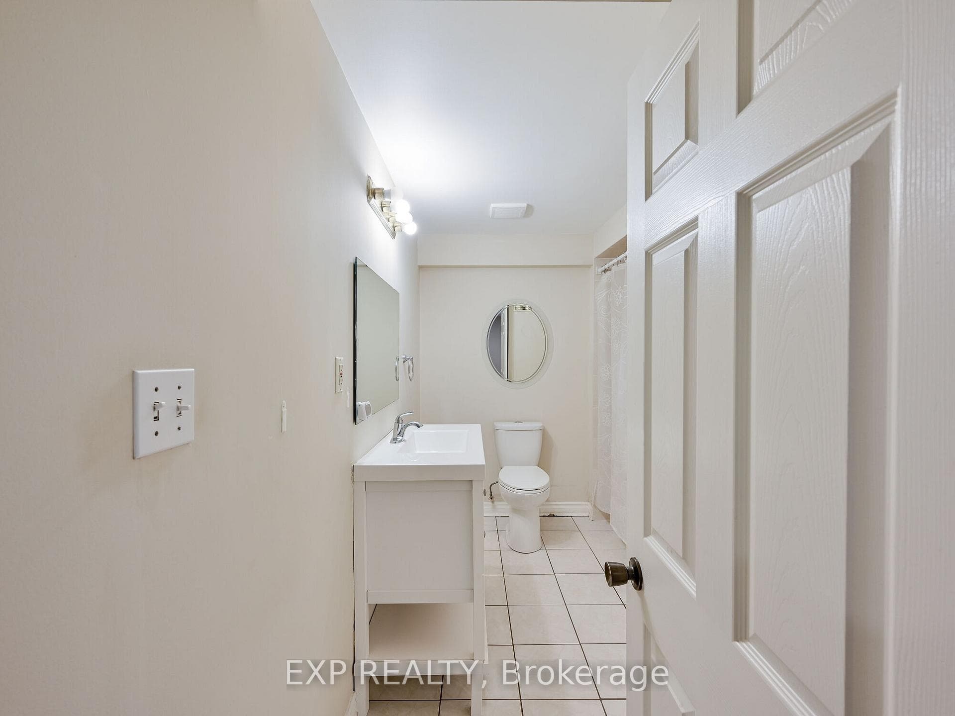 556 Farwell Crescent photo 22