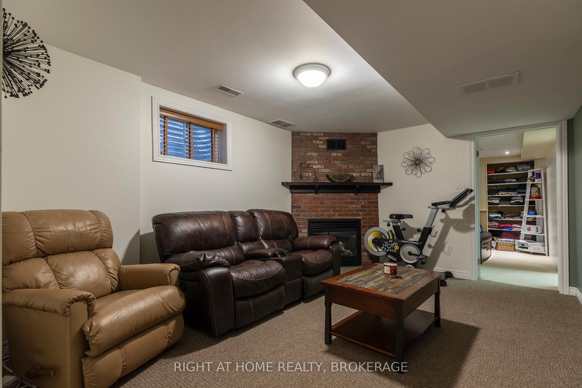 1055 PLAINS VIEW Avenue photo 14