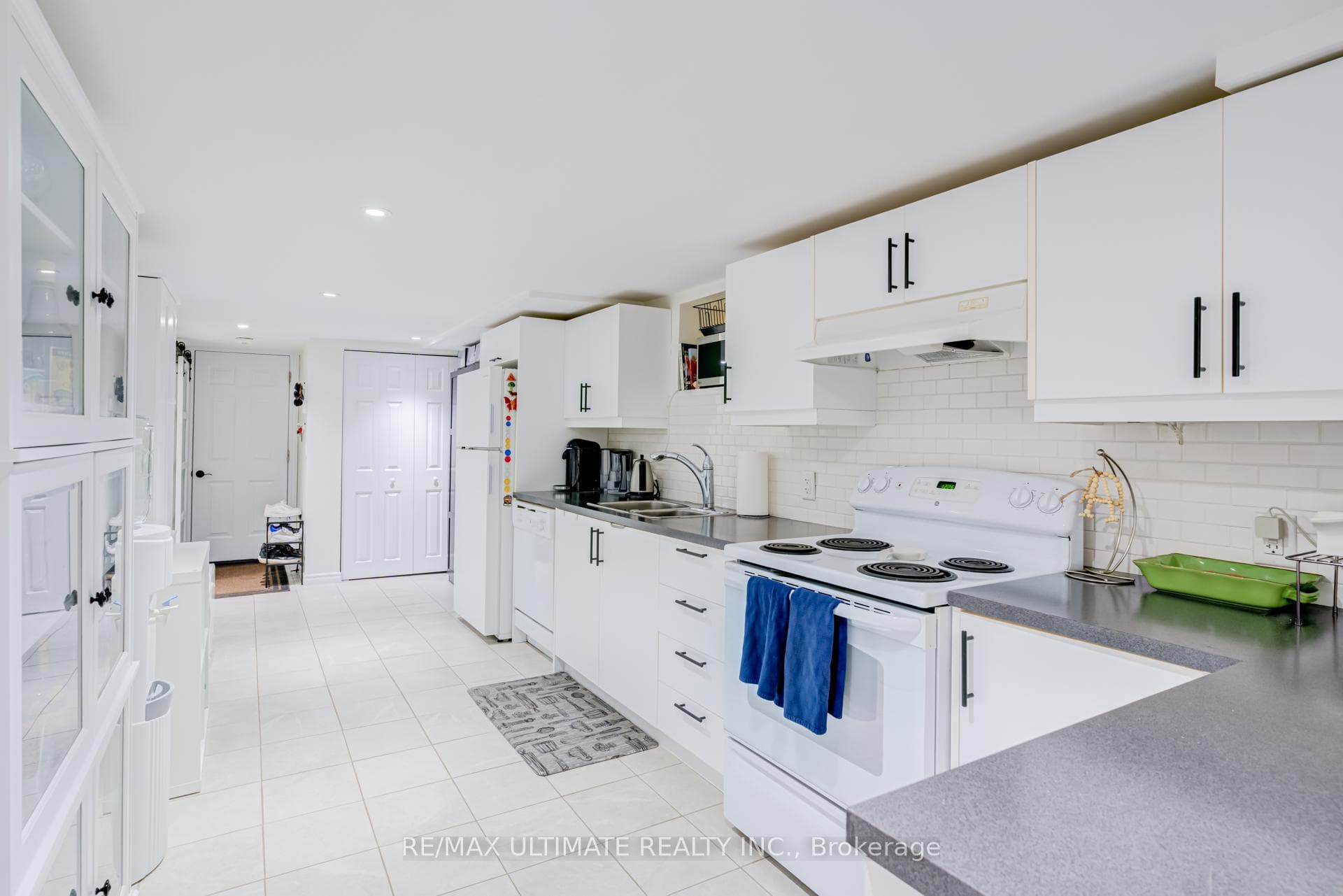 533 Kingston Road photo 13
