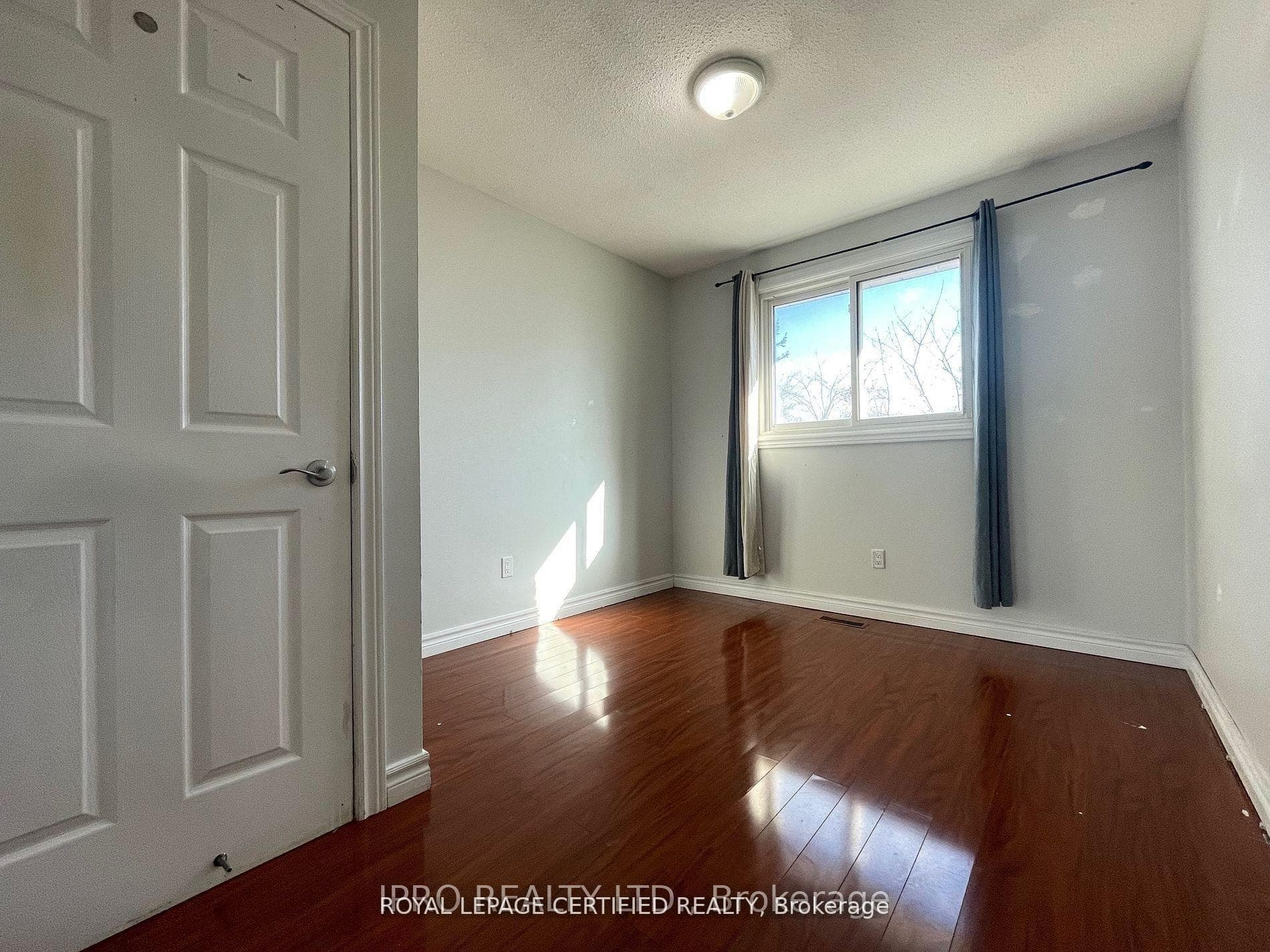 498 Daralea Heights Unit Upper photo 10