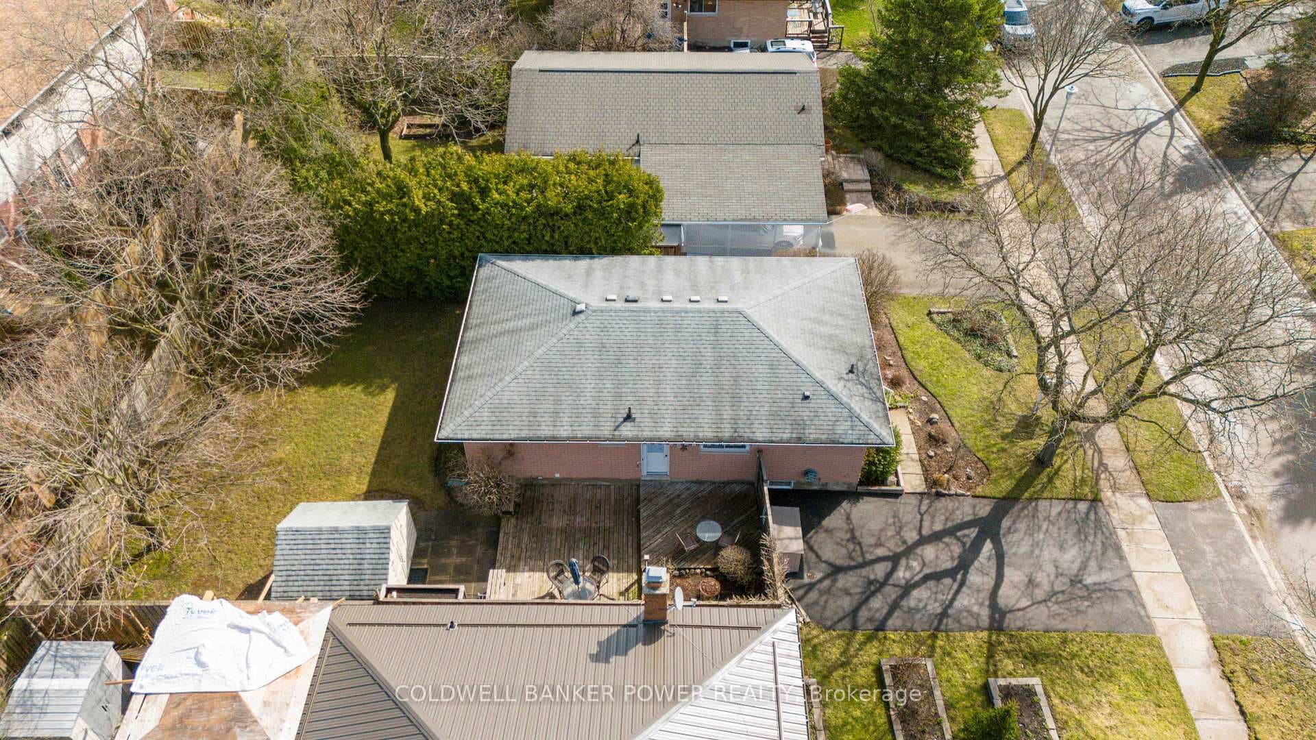 362 HIGHVIEW Crescent photo 45