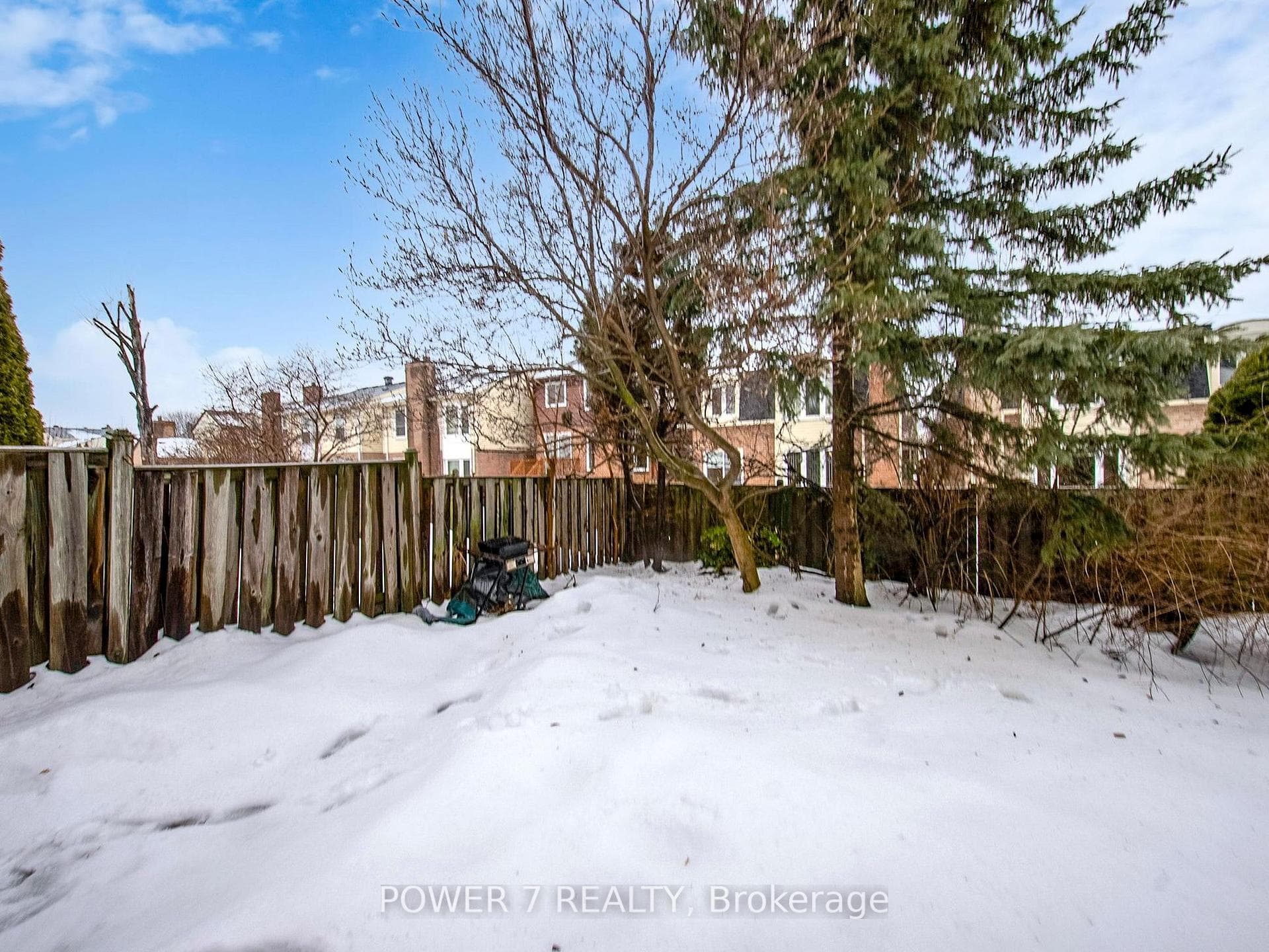 114 SANDYHOOK Square photo 42
