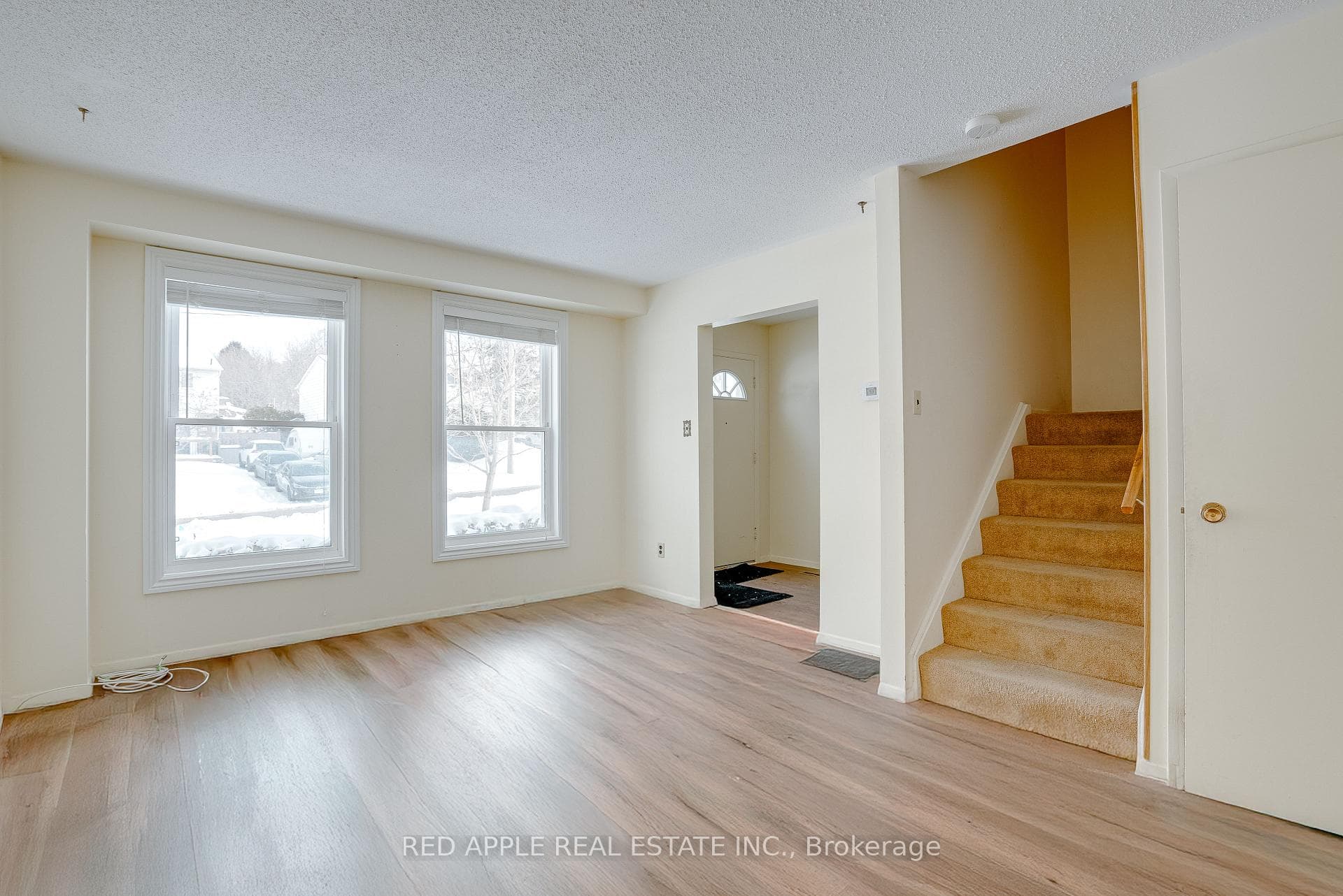 763 SUNNYPOINT Drive photo 3