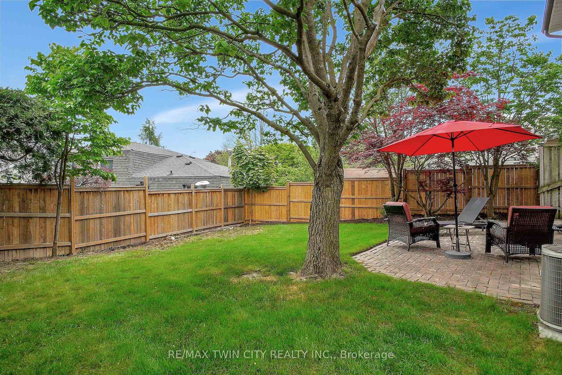 251 Autumn Hill Crescent photo 36