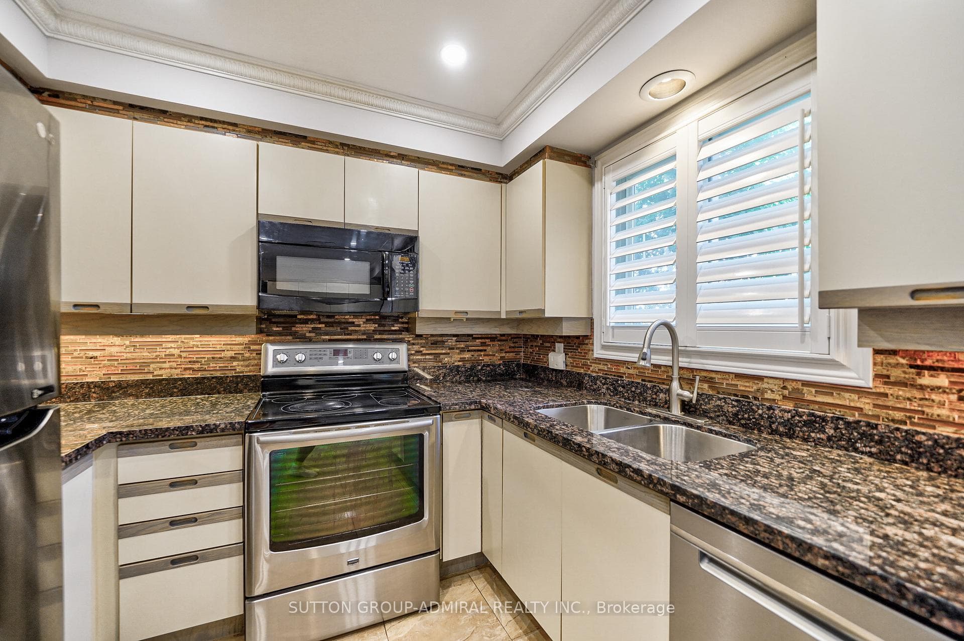 311 Buckingham Road photo 10