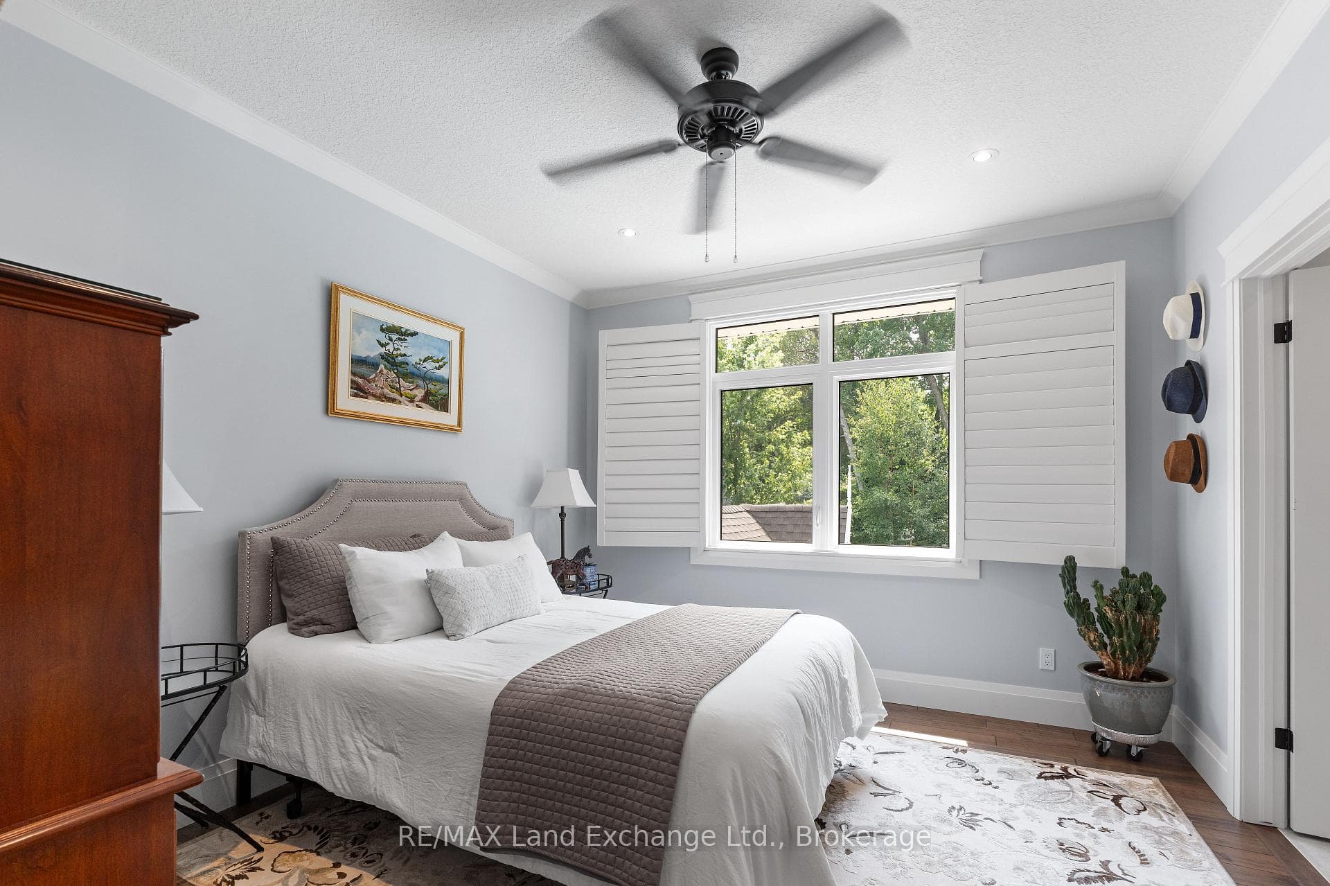 3rd Bedroom with private ensuite & walk-in closet
