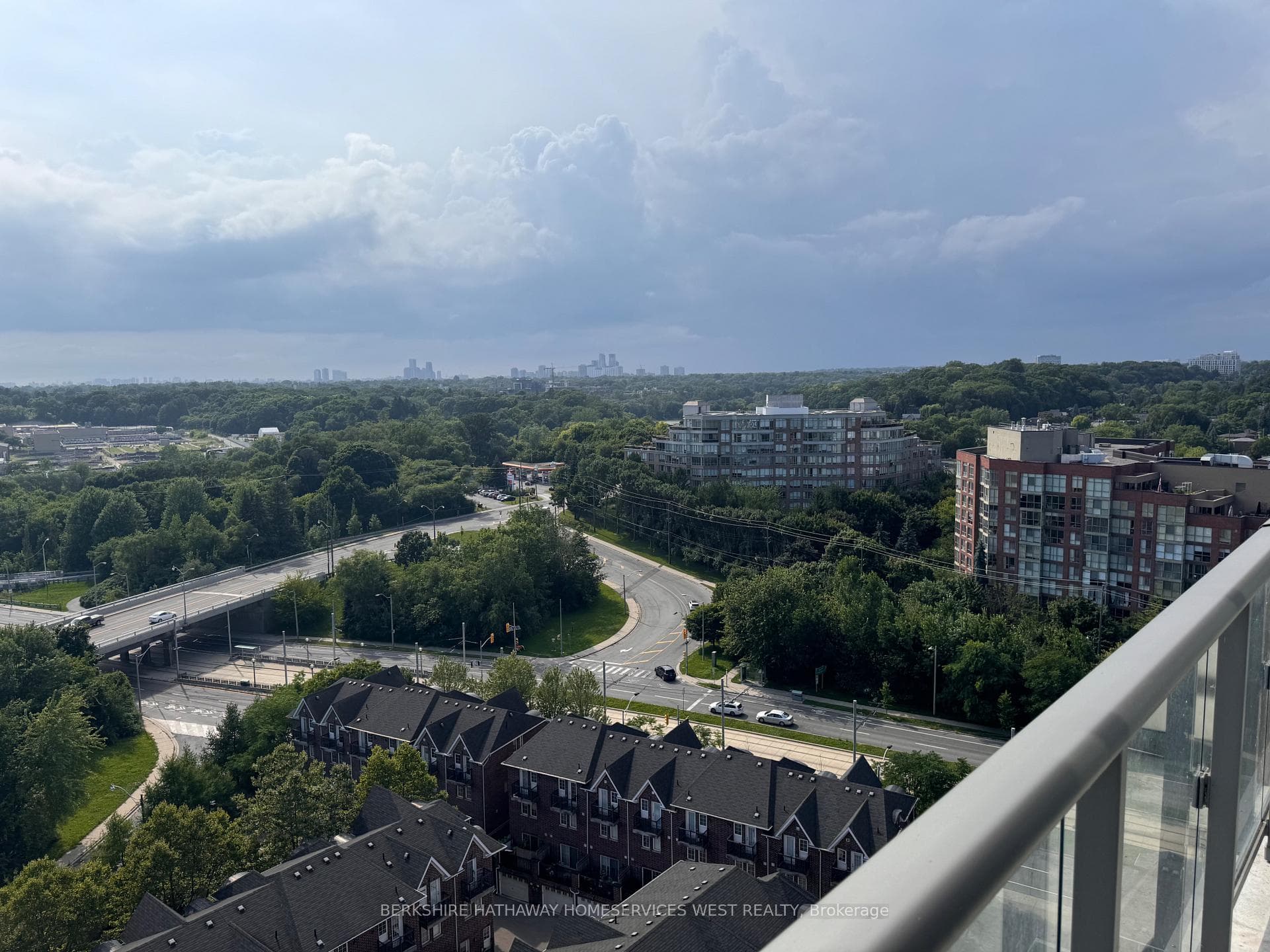 105 The Queensway Avenue Unit 1408 photo 18