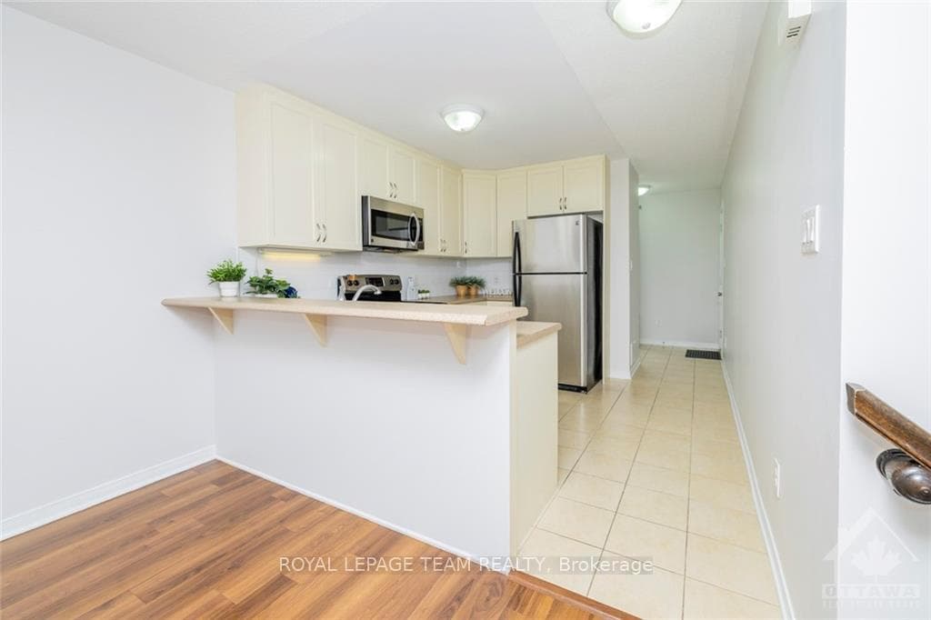 2557 LONGFIELDS Drive photo 9