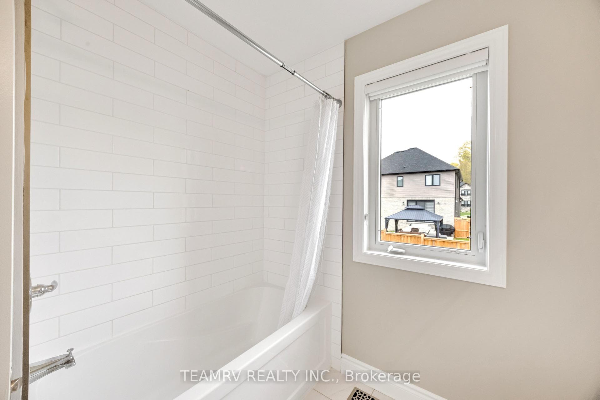 382 Masters Drive photo 27